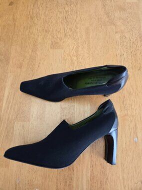 Donald J. Pliner Larina-D Black Pump 10M